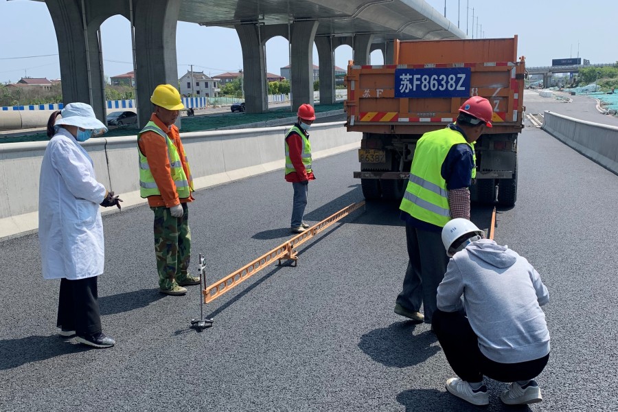 1676537387138376.jpg 江海大道東延(綜藝集團東-揚子江路)工程瀝青彎沉檢測_副本.jpg